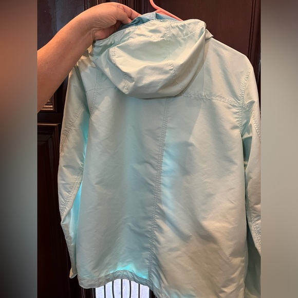 Lightweight Columbia Windbreaker - Picture 4 of 4